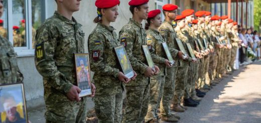 відкрили стелу пам’яті загиблим Героям України коледж