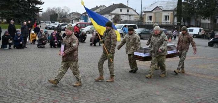 провели героя вйіна загинув