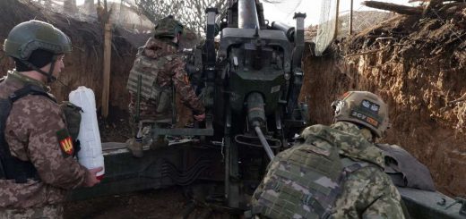 Артилерійський розрахунок FH70