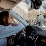 водійка автомобіля Lexus