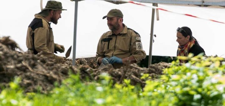 Ексгумаційні роботи в Пузниках на Тернопільщині на заході України/ Владислав Мусієнко / PAP