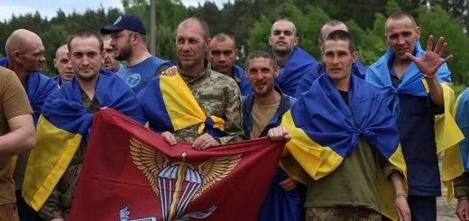 військові