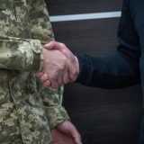 грошову допомогу для звільнених з полону військових