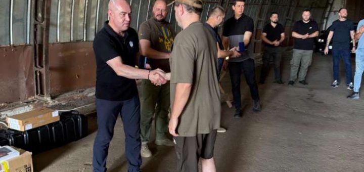 нагородив відзнаками захисників Тернопіль