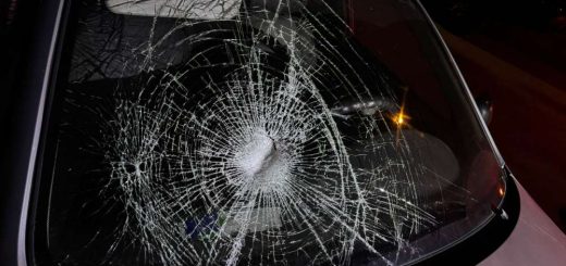 наїхав на двох військових