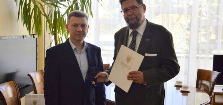 Нащадку Митрополита Андрея Шептицького вручили відзнаку Тернопільської обласної ради