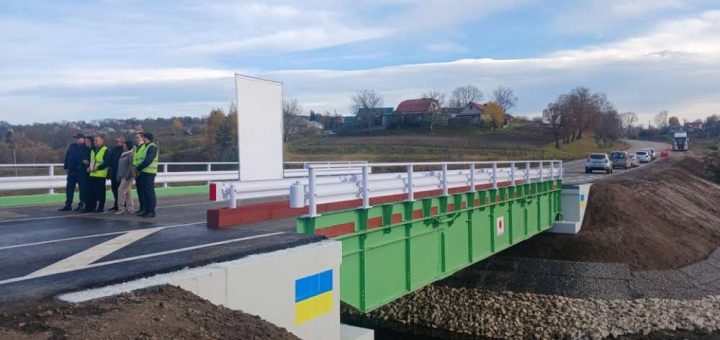 Чернихівці міст відкрили проїзд