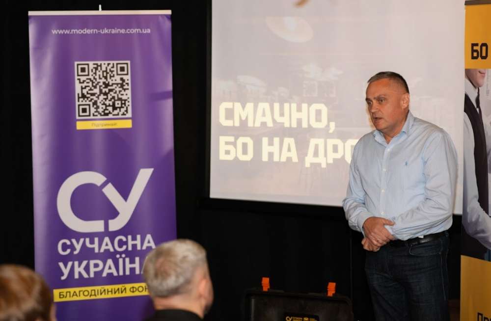 10 закладів харчування у Тернополі долучилися до кампанії “Смачно, бо на дрони!”: у місті відбулася зустріч-презентація. Фото Олександр Чурілов.