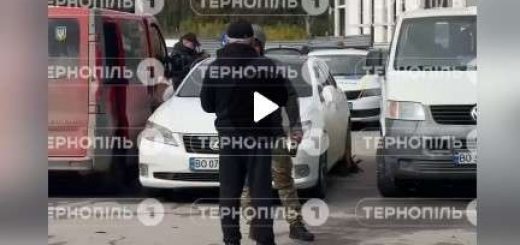 заблокувались в авто Орнава ТЦК