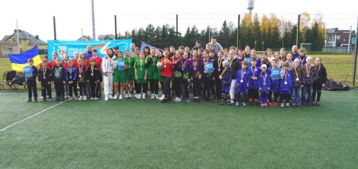 у футбол грали дівчата