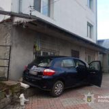 авто чоловік придавило смерть