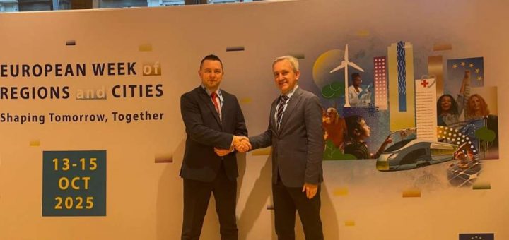 налагоджувати співпрацю з польськими громадами