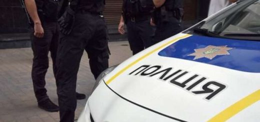 напали на поліцейських