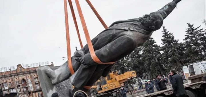 падіння Леніна пам'тник