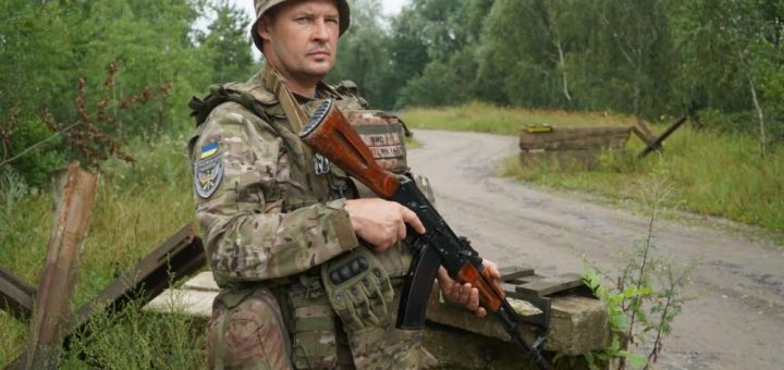 поліцейський Лис захищає на передовій