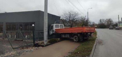 вантажівка в магазині аварія