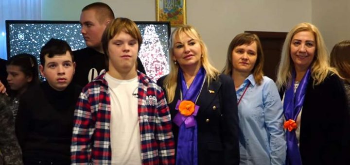 Асоціація жінок України передала обладнання школі