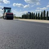 ремонтують дороги