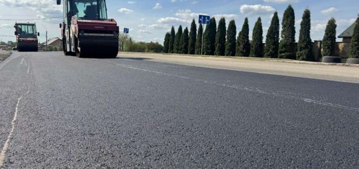 ремонтують дороги