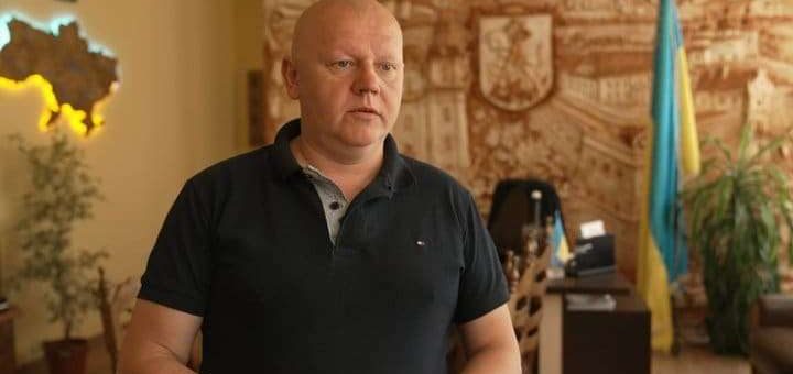 перебудовують школу