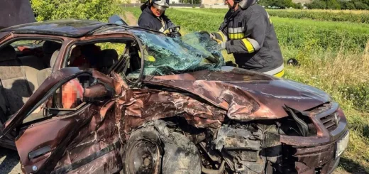 ДТП у Кременці: людину затисло в салоні автівки