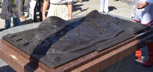 На Чортківщині відкрили бронзову інсталяцію частини села Біла кінця 18-початку 19 століть