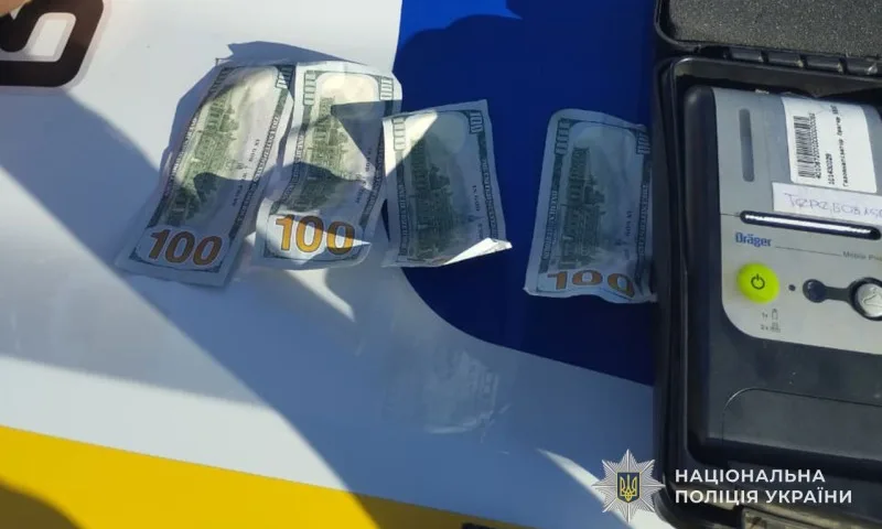 На Тернопільщині нетверезий водій пропонував поліцейським 400 доларів хабаря