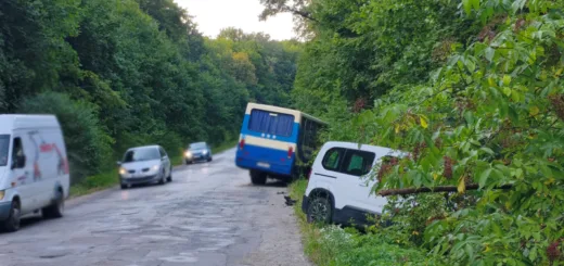 На Тернопільщині сталася ДТв аварію потрапив рейсовий автобус