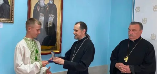 15-річного волонтера із Заліщиків Владислава Калакайла нагородили церковною медаллю за допомогу ЗСУ
