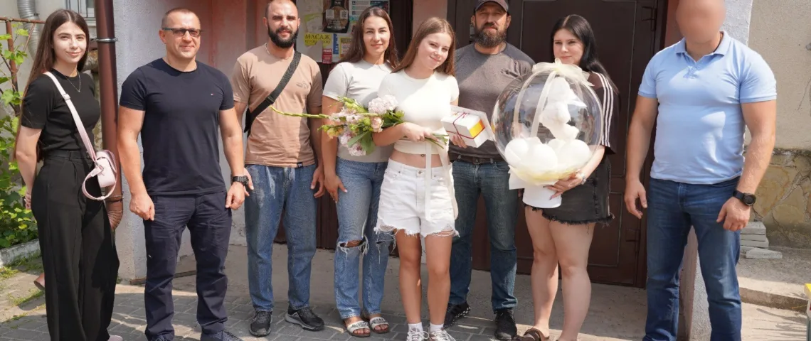 Поліцейські Тернопільщини привітали з днем народження доньку полеглого побратима