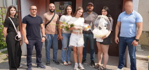 Поліцейські Тернопільщини привітали з днем народження доньку полеглого побратима