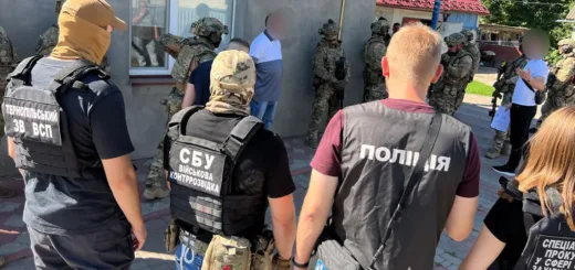 7000 доларів за вплив на ВЛК: на Тернопільщині затримали підозрюваного