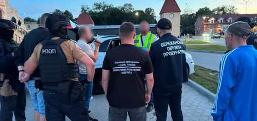 Незаконний виїзд за кордон за 9 тисяч доларів: на Тернопільщині судитимуть двох жителів Львівщини