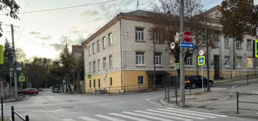 Наїхав на 18-річну дівчину і втік: у Тернополі поліція розшукує водія