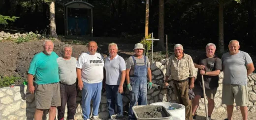 У селі Біла на Тернопільщині відновлюють джерело і капличку Божої Матері