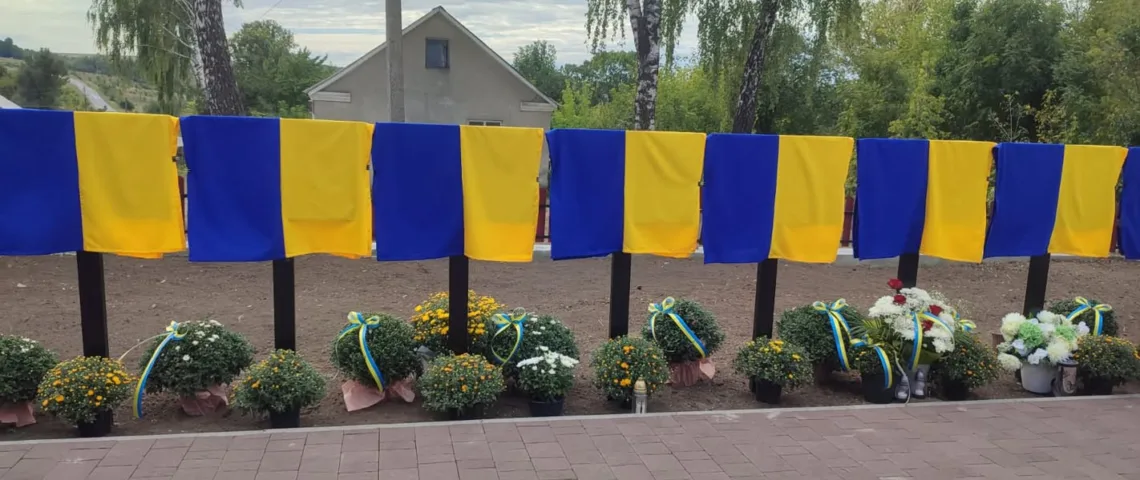 У Снігурівці відкрили меморіальні дошки на честь восьми загиблих Захисників України