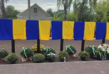У Снігурівці відкрили меморіальні дошки на честь восьми загиблих Захисників України