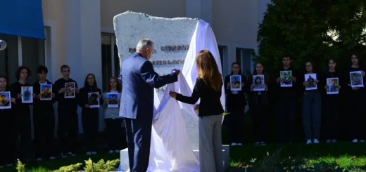 У Кременці відкрили па’ятний знак закатованим радянськими репресивними органами і загиблим військовим
