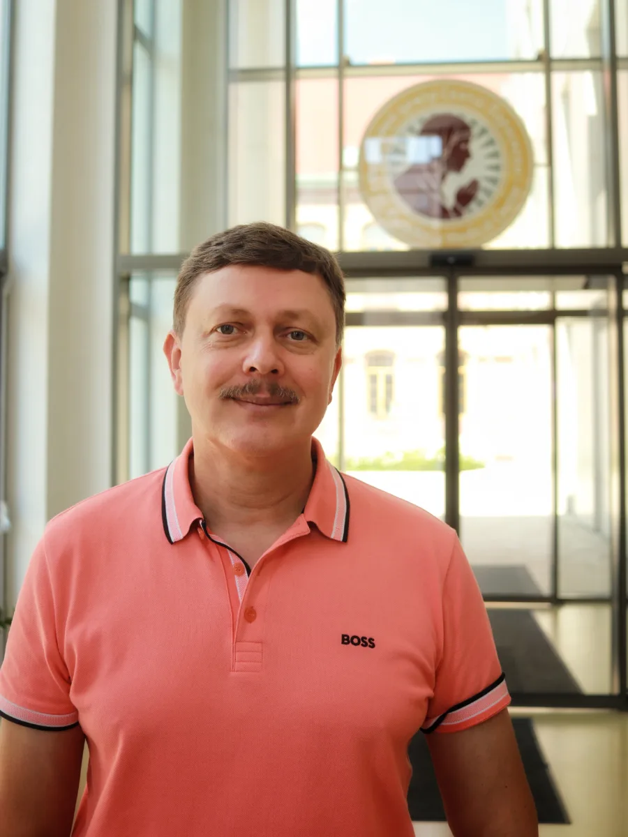Мистецтво гармонії: розмова із пластичним хірургом Дмитром Слоссером