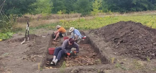 На Тернопільщині археологи розкопують невідоме раніше трипільське поселення на приватному городі