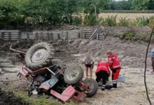 На Кременеччині перекинувся трактор: загинув водій