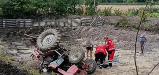 На Кременеччині перекинувся трактор: загинув водій
