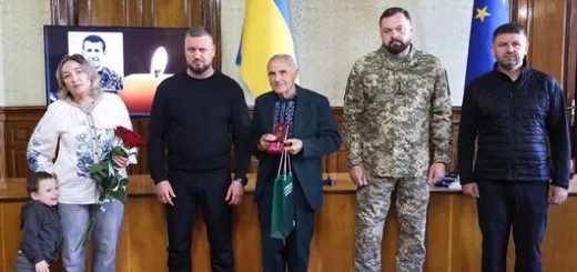 На Тернопільщині рідним загиблого військового Сергія Сагайдака вручили орден «За мужність»