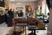 На Тернопільщині викрили мережу збуту наркотиків під виглядом CBD-продукції: затримали 17 людей (фото)