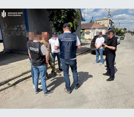 На Тернопільщині затримали підполковника ТЦК за підозрою у вимаганні $2,5 тисячі