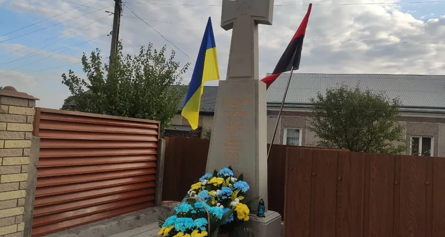 На Тернопільщині встановили пам’ятний хрест загиблим повстанцям ОУН і УПА