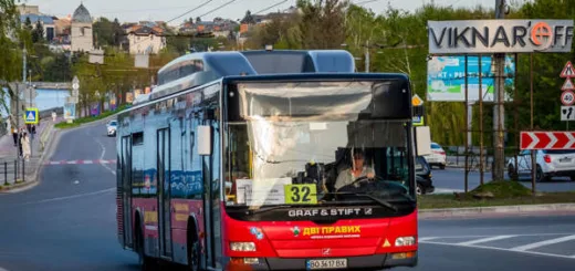 У Тернополі 1 листопада до кладовищ курсуватиме більше громадського транспорту