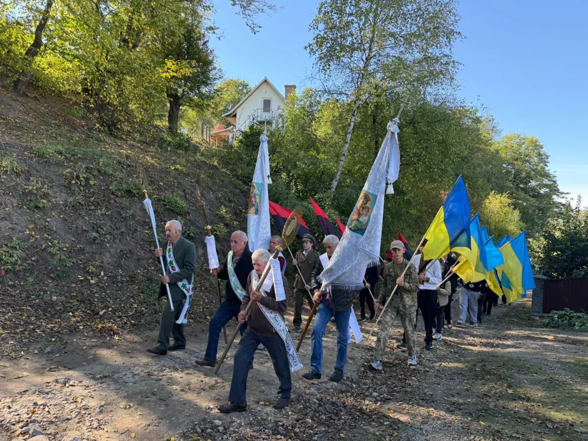 На Тернопільщині в урочищі Вертеба освятили меморіальну композицію