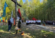 На Тернопільщині в урочищі Вертеба освятили меморіальну композицію