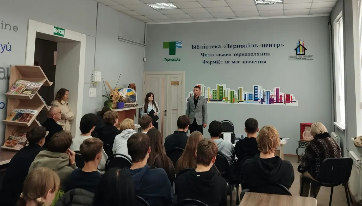 У Тернополі поет Тарас Бурак презентував збірку «СамоКат»